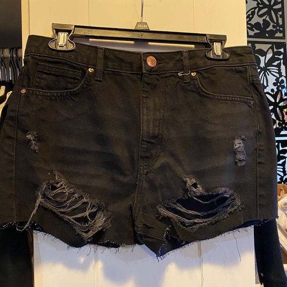black high waisted distressed shorts